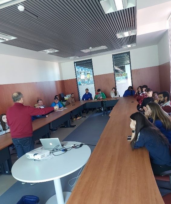 Ação de informação e prevenção de dopagem com atletas jovens das Associações de Atletismo de Lisboa e Leiria