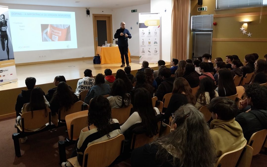 Ação de prevenção de dopagem com alunos da Escola Básica e Secundária de Fornos de Algodres