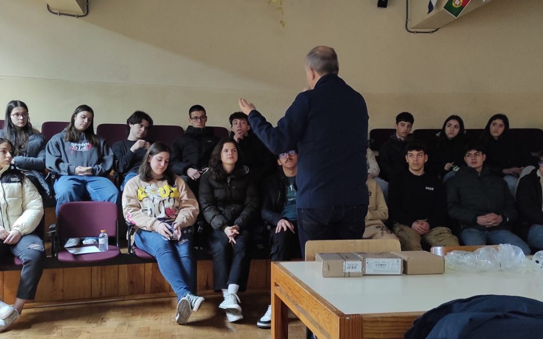 Ação de prevenção de dopagem com alunos da Escola Básica e Secundária Miguel Torga em Bragança