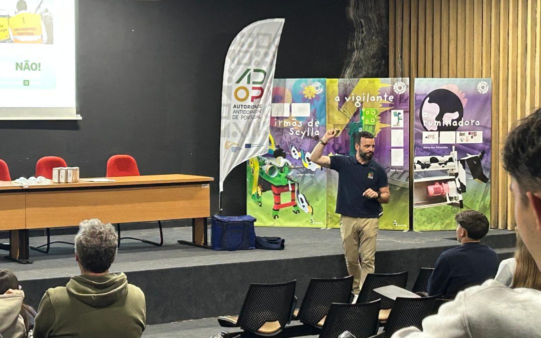 Formação de Prevenção da Dopagem na UAARE da Escola Secundária José Afonso, no Seixal